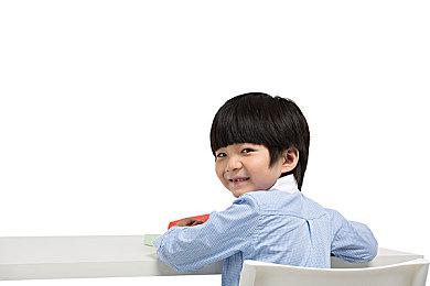 黑白像素叙事游戏《地球上最长的路》将登陆Switch